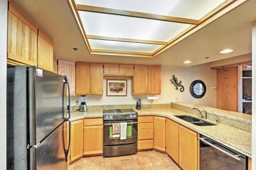 Mountain-view Retreat With Deck - 2 Mi To Ski Resort