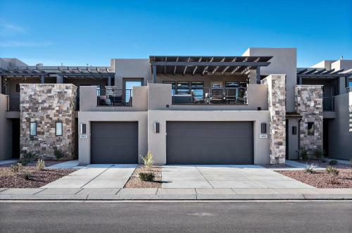 Villa Livin' On The Ledge