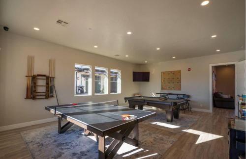 64 65 Two Connected Homes In Ocotillo Springs With Private Pools