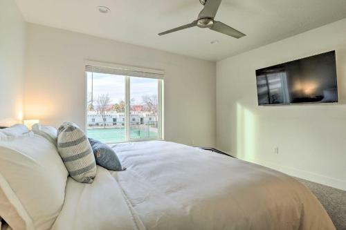 Sleek Townhome With Community Perks And Mtn Views