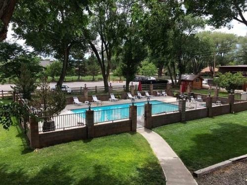 Austin's Chuckwagon Motel