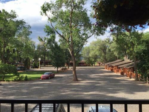 Austin's Chuckwagon Motel
