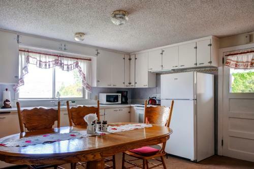 Charming Tropic Home By A Farm Near Bryce Canyon!