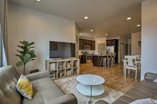 Washington Townhome With Views And Pool Access!