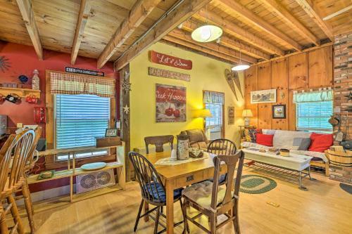 Warm And Inviting Jamaica Cabin Ski And Hike!