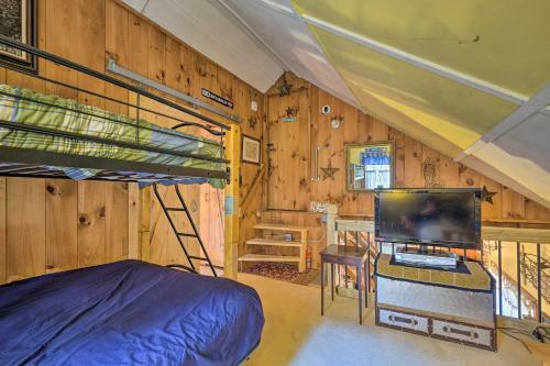 Warm And Inviting Jamaica Cabin Ski And Hike!
