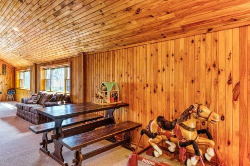 Justin Lake Lodge