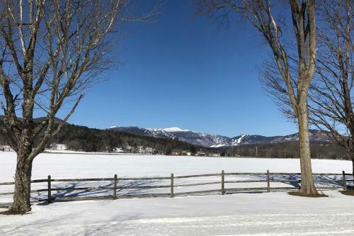 Stowe Townhome With Deck, Mtn Views And Resort Perks!