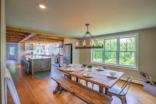 Pet-friendly House With Deck - 10 Mi To Stowe Mtn!