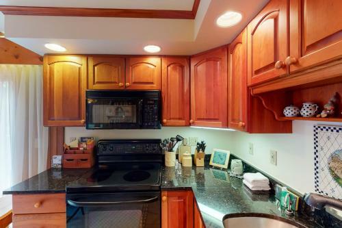 Bromley Mountain Condo Cd2
