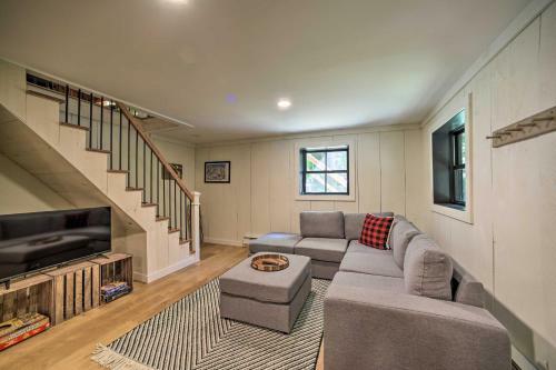 Sleek Cabin With Deck 8mi To Mount Snow And Hikes!