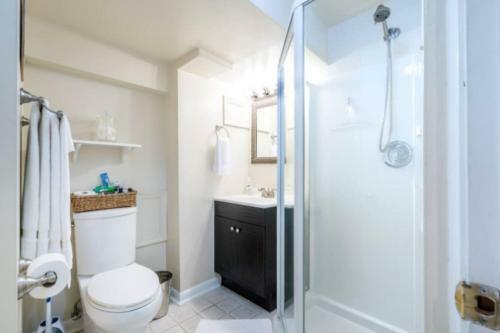 Historic 2br Townhouse + Loft + Studio On Queen St