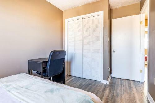 Charming 3br House Cozysuites Pool Table