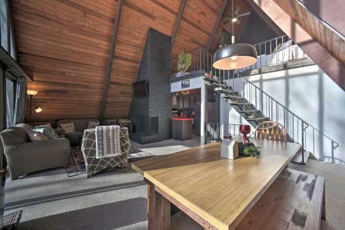 Cozy A-frame With Pool Table 8 Mi To Mt Snow!