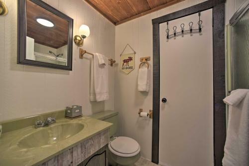 Cozy A-frame With Pool Table 8 Mi To Mt Snow!