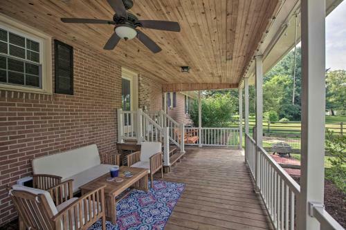 Family-friendly Getaway With Fire Pit And Kayaks!