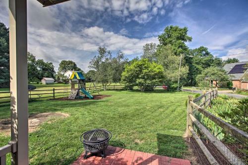 Family-friendly Getaway With Fire Pit And Kayaks!
