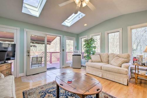 Damascus Home With Fire Pit And Views, Walk To Shops!