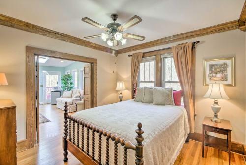 Damascus Home With Fire Pit And Views, Walk To Shops!