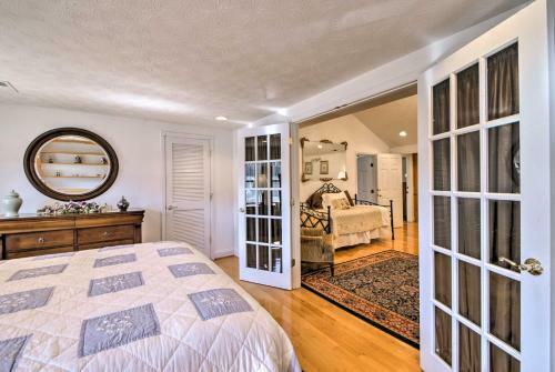 Damascus Home With Fire Pit And Views, Walk To Shops!