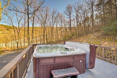 Slopeside Retreat In Massanutten With Hot Tub And Deck!