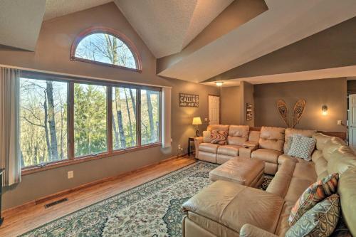Slopeside Retreat In Massanutten With Hot Tub And Deck!
