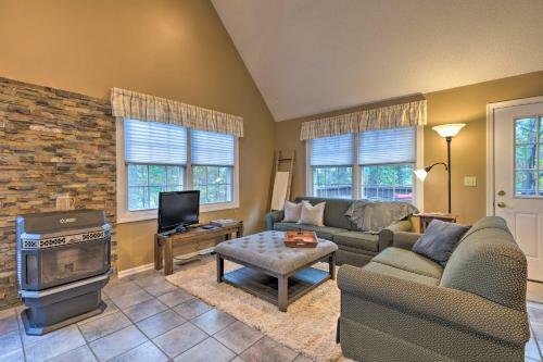 Year-round Getaway Less Than 1mi To Skiing And Waterpark