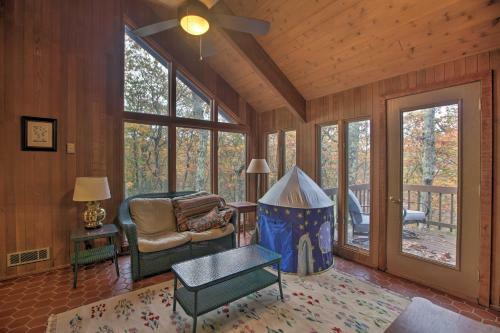 Spacious Wintergreen Home - Half Mile To Slopes!