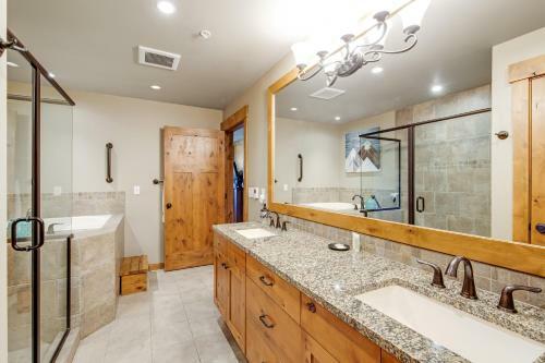 Trail Head Lodge # 302