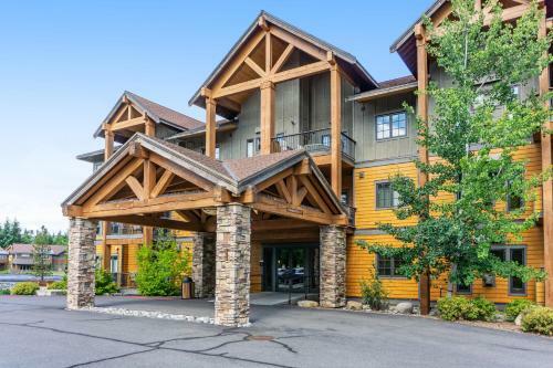 Trail Head Lodge # 302