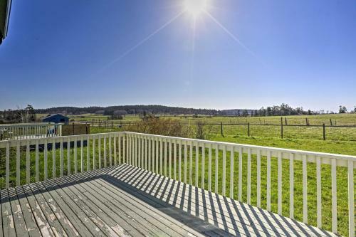 Friday Harbor Apartment With Deck - 4 Mi To Downtown