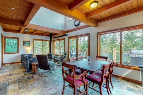 Woodland Hideaway In The Hills