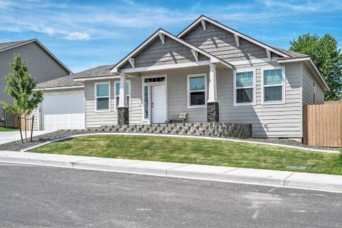 Modern Kennewick Home Near Golfing And Wineries