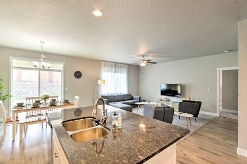 Modern Kennewick Home Near Golfing And Wineries