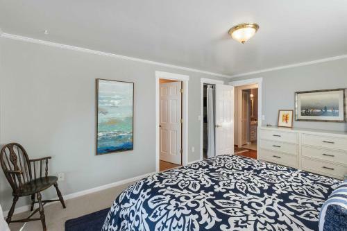 Waterfront Lakebay Home With Beach And Kayaks!