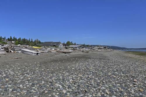 Puget Sound Home With Private Beach Access And Deck