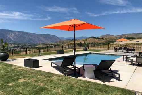 Lavish Lake Chelan Escape With Pool And Panoramic Views