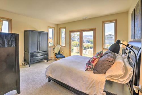 Lake Chelan Home Less Than 100 Yards To The Water!