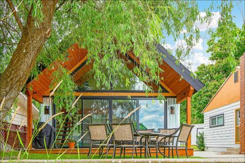Lake Level Cottages