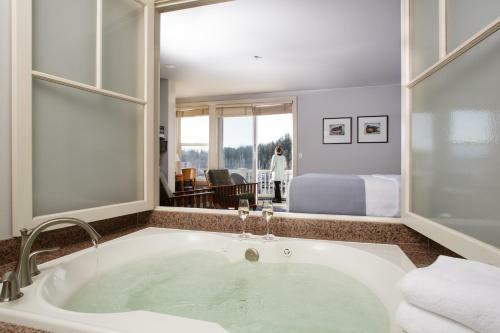 Hotel Resort At Port Ludlow