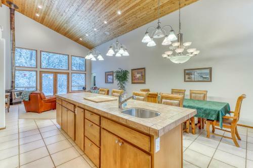 Elk Tracks Lodge