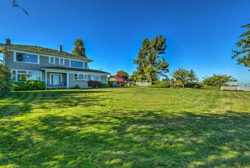 Port Angeles Colonial Home With Waterfront Views!