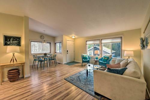 Cute Cottage With Deck, Walk To Brewery And Cafe!