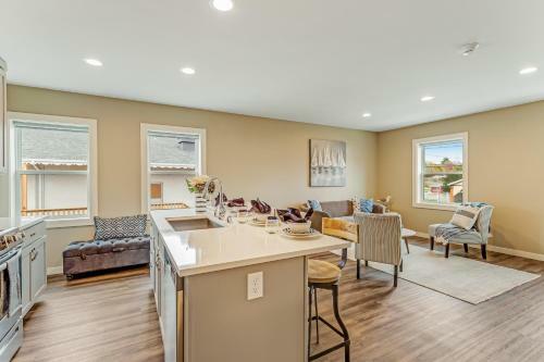 Liberty Bay Loft & Front Street Suite