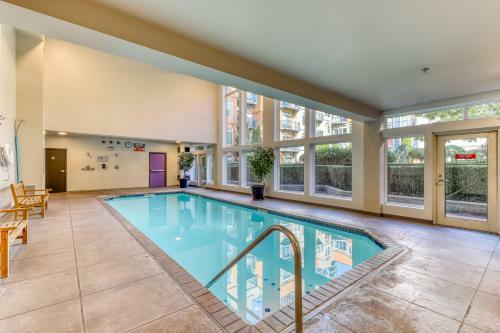 Belltown Court North