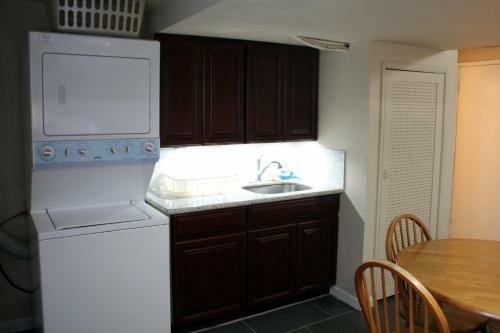 Hostal Brighton Retreat (Walk To Metro)