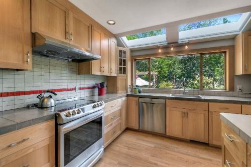 Lovely Laurelhurst Home Home