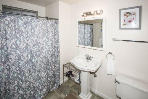 A- Greenlake Private Room
