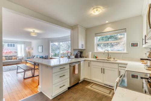 Sunny Green Lake Getaway