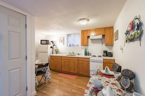 Eastlake One Bedroom Getaway